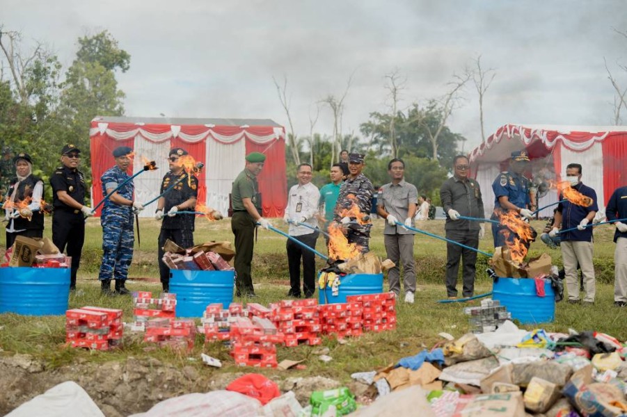 Bea Cukai Dumai Musnahkan Barang Ilegal Senilai Rp4,6 Miliar