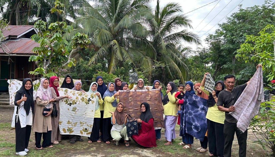 Eco Print Jadi Tren Kreatif, Pika Arnisa Berbagi Ilmu di Desa Penebal