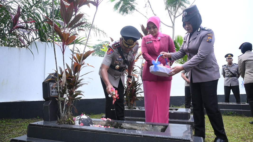 Polres Inhu Gelar Upacara Ziarah dan Tabur Bunga di Makam Pahlawan Indra Bhakti, Rangkaian Hari Bhayangkara ke-80
