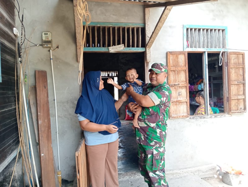 Babinsa Koramil 04/Perawang Lakukan Pengecekan Anak Stunting di Kampung Buatan Dua