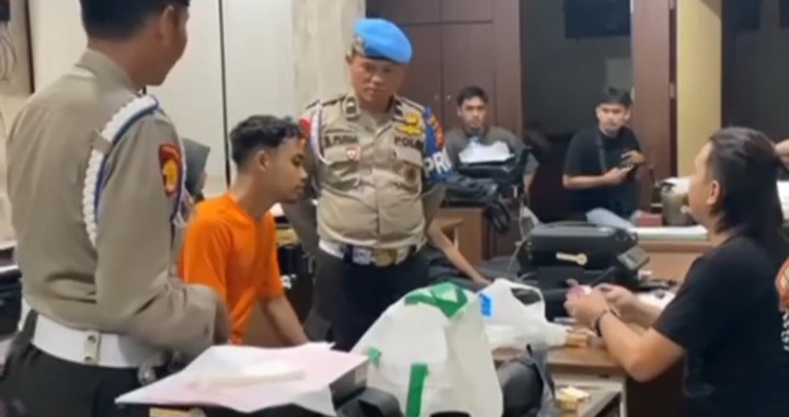 Razia Kampung Narkoba di Pekanbaru, Seorang Pria Pingsan Saat Polisi Temukan Sabu
