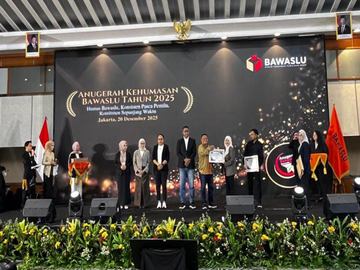 Bawaslu Kampar Raih Terbaik II Foto Humanis di Anugerah Kehumasan Bawaslu RI 2025