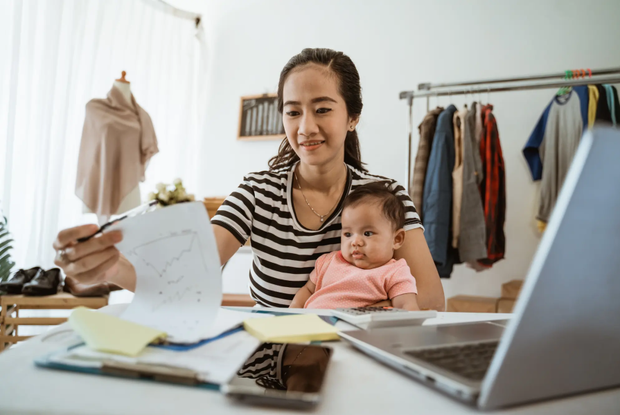Ibu Rumah Tangga Juga Bisa Cuan! Ini Cara Investasi Emas yang Tepat