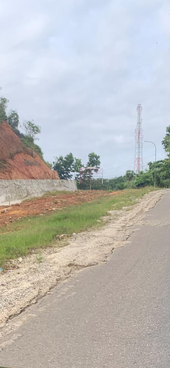 Jalan Lingkar Pendakian Arah Kantor Bupati Kampar Bergelombang Akibat Tumpahan Coran Semen, Dinas PU Akui Terbatas Anggaran