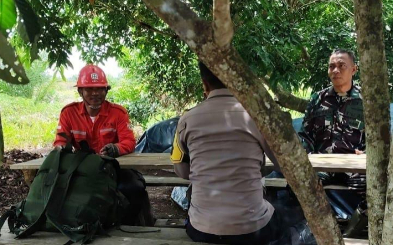 Perkuat Sinergi, Babinsa Batu Teritip Gelar Komsos di Kampung Tanah Adat