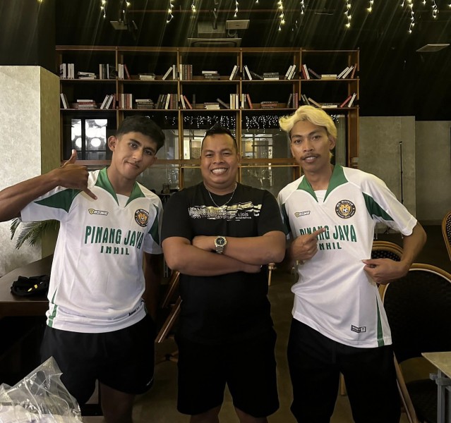 Ramaikan Pembukaan Bupati Cup Inhil 2026, Maskur Owner Klub Sepak Bola Pinang Jaya Inhil Hadirkan Superbadik