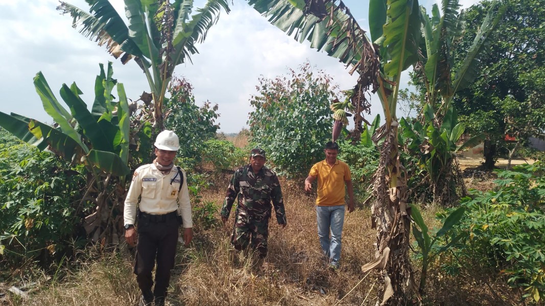 Babinsa Pelda Benriyadi Patroli Karhutla di Lubuk Umbut, Kondisi Cuaca Cerah