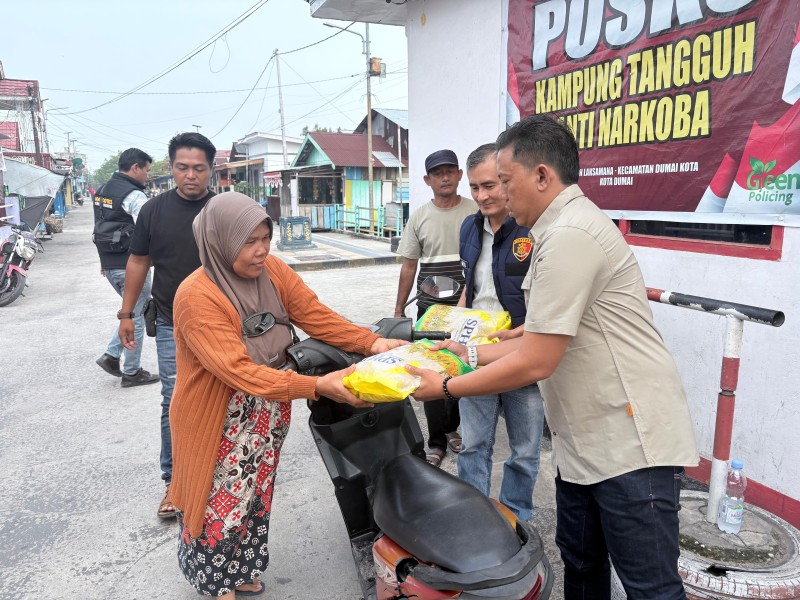Tak Hanya Berantas Narkoba, Satresnarkoba Polres Dumai Bantu Warga Lewat Pasar Pangan Murah