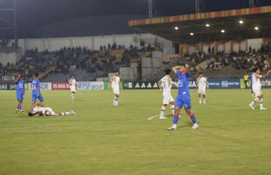 PSPS Tumbang di Kandang dari Persikad, Aji Santoso Akui Krisis Pemain