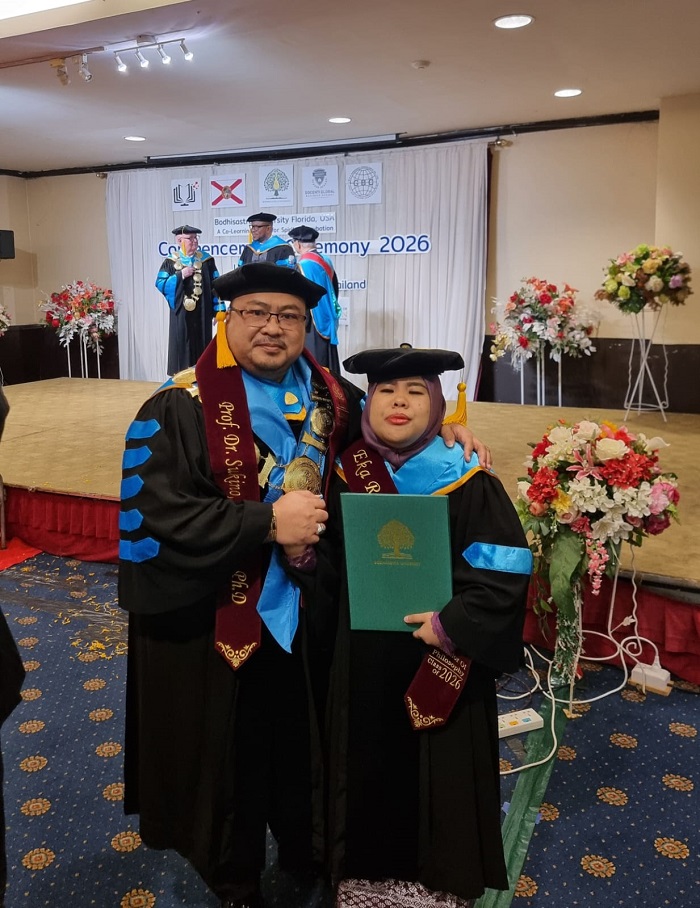 Kisah Inspiratif Prof. Sukino, Anak Petani yang Raih PhD di Bangkok Bersama Sang Putri