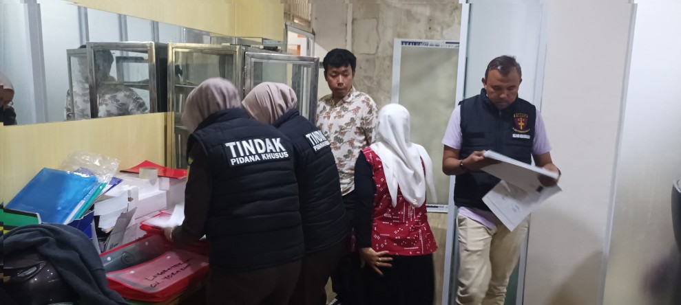 Dugaan Korupsi Labkesda Naik Dik, Kejari Geledah Kantor Dinkes Hingga Rumah Mewah