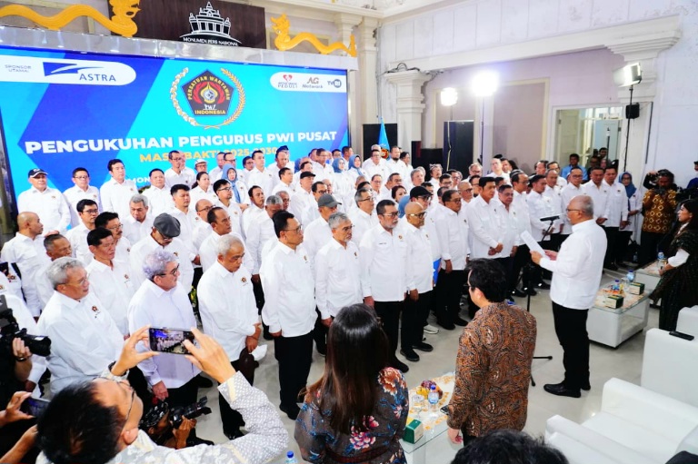 Pengurus PWI Pusat 2025-2030 Dikukuhkan, Menkomdigi: PWI Harus Jadi Rumah Aman Wartawan