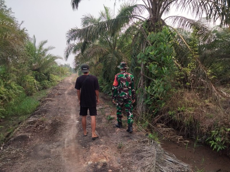 Amankan Jalur Pipa Minyak, Koramil 01/Dumai Bersama Security PHR Gelar Patroli dan Sosialisasi