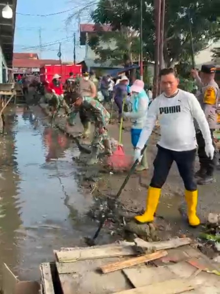 Wabup Husni Tamrin Ikuti Karya Bakti Bersama Kodim 0313/KPR di Pasar Baru Pangkalan Kerinci