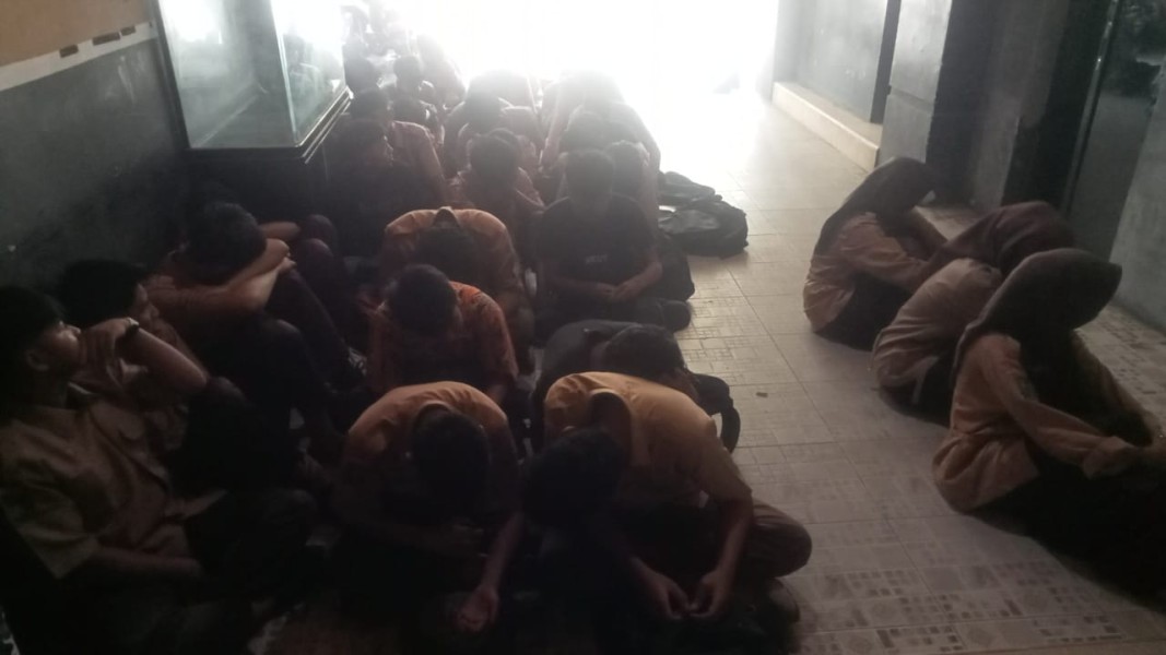 Satpol PP Pekanbaru Jaring Puluhan Pelajar Bolos Sekolah