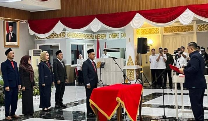SF Hariyanto Kukuhkan Lima Komisioner KI Riau, Perkuat Transparansi Pemerintahan