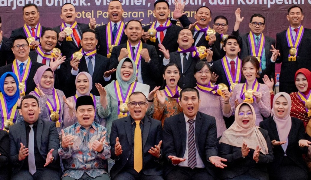 Guru Besar Unri Prof Dr Thamrin Raih Gelar Magister Hukum, Pascasarjana Unilak Semakin di Percaya Masyarakat