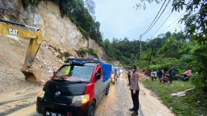 Alat Berat Disiagakan di Kawasan Rawan Longsor Jalan Lintas Riau-Sumbar