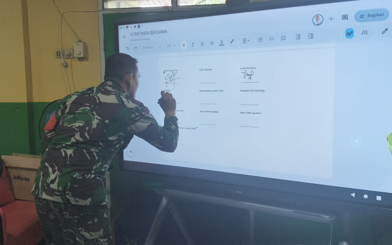 Dukung SPMB 2026/2027 Berjalan Transparan, Babinsa Koramil 01/Dumai Hadiri Sosialisasi
