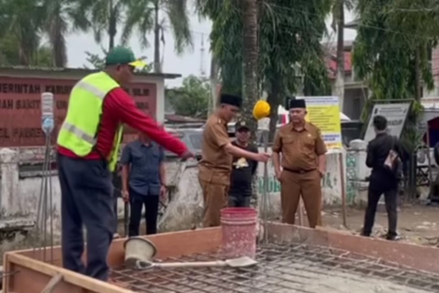Tinjau Proyek Drainase Block Culvert, Bupati Inhil H. Herman: Ini Solusi Utama Atasi Banjir