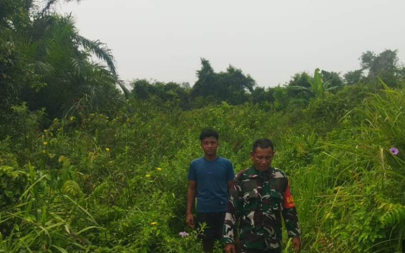 Babinsa dan Security PHR Patroli Jalur Pipa Minyak, Perkuat Keamanan Objek Vital di Dumai