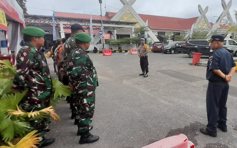 Babinsa Koramil 01 Dumai Amankan Posko Natal 2025 dan Tahun Baru 2026 di Pelabuhan Pelindo Dumai