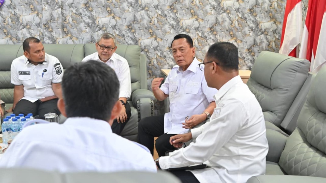 Bistamam Peringatkan Kantor Bupati Rohil Bisa Ambruk Jika Sungai Rokan Tak Ditangani