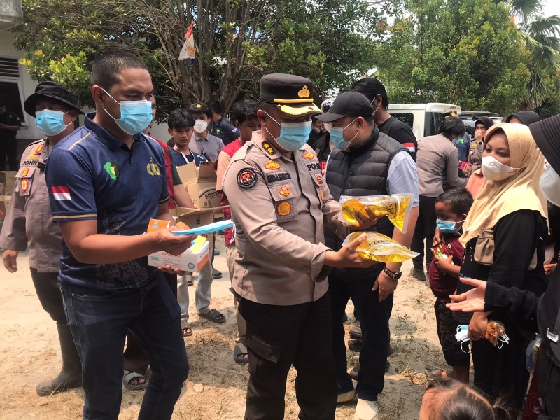 Lawan Dampak Karhutla, Polres Pelalawan Layani Warga Kerumutan