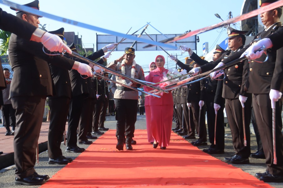 Welcome and Farewell Parade, AKBP Donny Eko Listianto Resmi Sambut Tongkat Komando Polres Indragiri Hilir