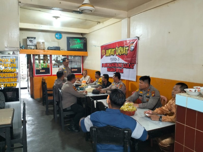 Jumat Curhat di Desa Kuok:  Polsek Bangkinang Barat Ajak Warga Awasi Peredaran Narkoba dan DPO Buron