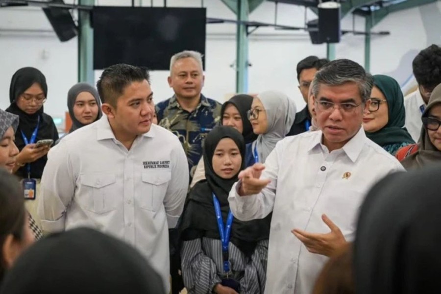 Pantau Program Magang Nasional 2025, Seskab Teddy Soroti Peningkatan Keterampilan Peserta