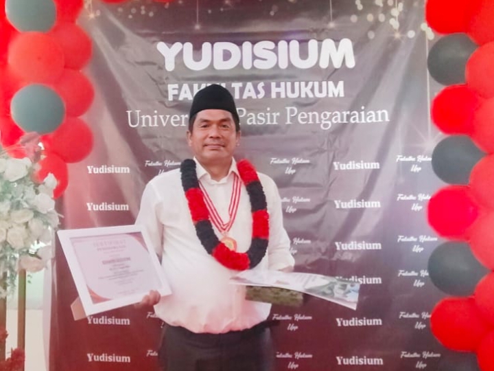 Edwin Gultom, Mahasiswa UPP Peraih Nilai Tertinggi dengan Predikat Magna Cumlaude