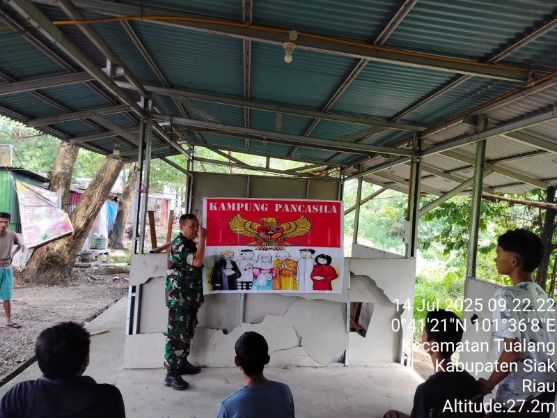 Babinsa Koramil 04/Perawang Sosialisasikan Nilai-Nilai Pancasila di Kampung Maredan