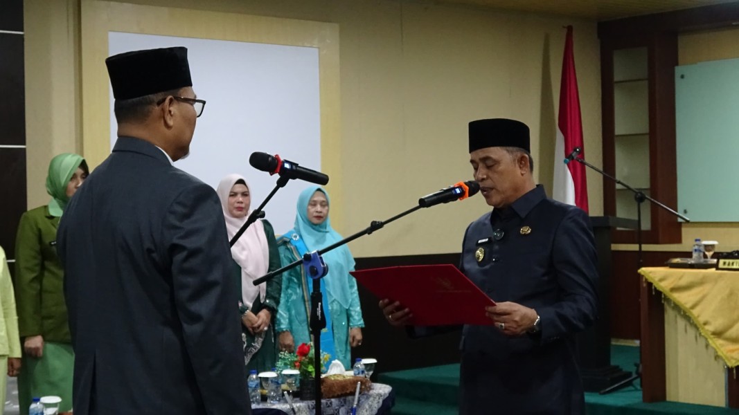 Bupati Inhil Lantik Tantawi Jauhari Sebagai Sekda
