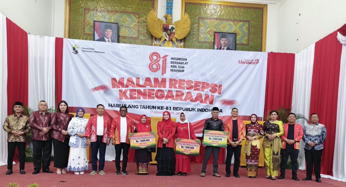 Resepsi Kenegaraan HUT ke-81 RI di Pelalawan Penuh Haru, Bupati Zukri Beri Motivasi Paskibraka dan Serahkan Penghargaan kepada Ahli Waris Veteran