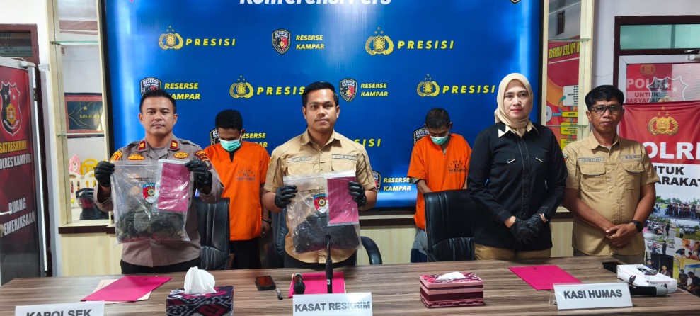 Ketua SPTI Tewas Dibacok Saat Tertidur! Polres Kampar Ungkap Motif Dendam dan Sakit Hati, Tangkap Pelaku dan Buru DPO!