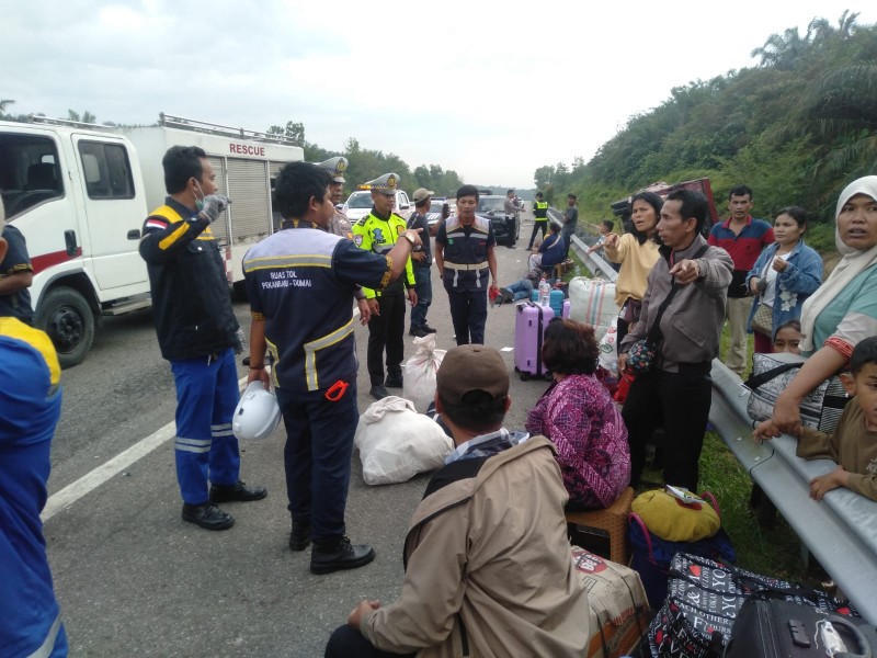 Kecelakaan Bus vs Truk di Tol Pekanbaru–Dumai, 2 Tewas dan 16 Luka-Luka