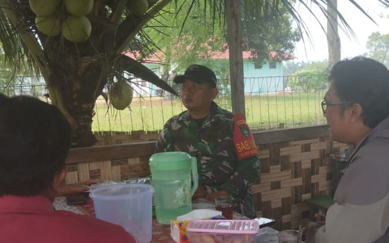 Cegah Gangguan Keamanan, Babinsa Koramil 02/Bukit Kapur dan Security PHR Patroli Jalur Pipa Minyak