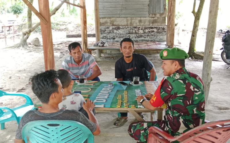 Babinsa dan Pertamina Gelar Patroli Gabungan Amankan Jalur Pipa Minyak di Dumai