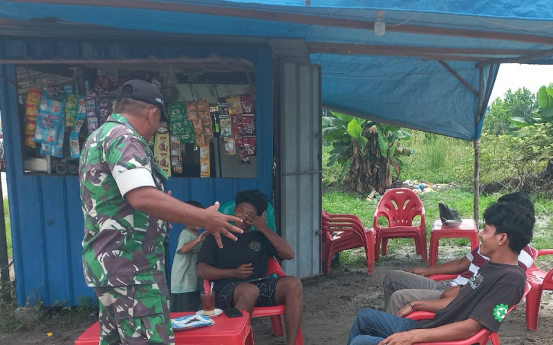 Jaga Objek Vital Nasional, Babinsa dan Security PHR Sisir Jalur Pipa Minyak di Bukit Kapur