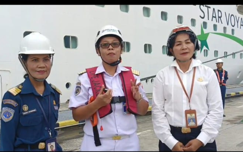 Sosok Wanita Pandu yang Berhasil Sandarkan Star Cruises MV Star Voyager di Pelabuhan Kuala Tanjung