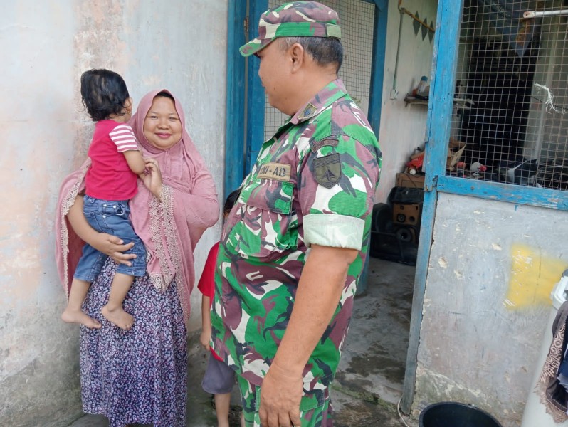 Babinsa Koramil 04/Perawang Lakukan Pengecekan Anak Stunting di Kampung Buatan Dua.