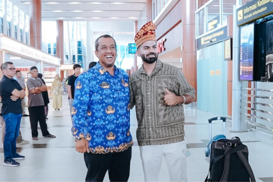 Dunia Bergetar! Youtuber Asal Yordania Rela Terbang ke Pekanbaru Lihat Aura Farming Pacu Jalur