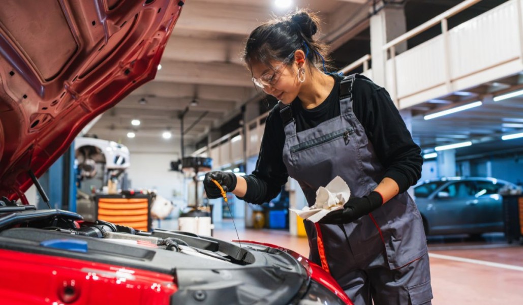 Ganti Oli Mobil Setiap Berapa Kilometer? Ini Panduan Lengkapnyar