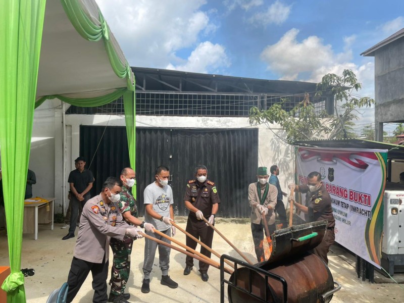 Kasdim 0314/Inhil Hadiri Pemusnahan Barang Bukti di Kejari Inhil