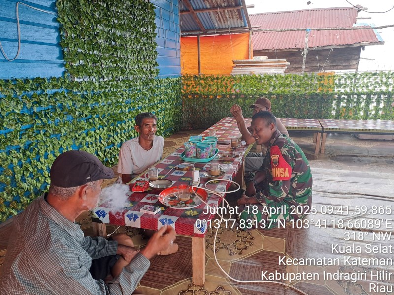 Babinsa Koramil 06/Kateman Ajak Warga Jaga Kekompakan Demi Lingkungan Kondusif