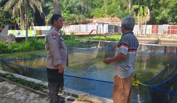 Polsek Pasir Penyu Dukung Ketahanan Pangan Nasional Lewat Budidaya Kolam Ikan di Air Molek I