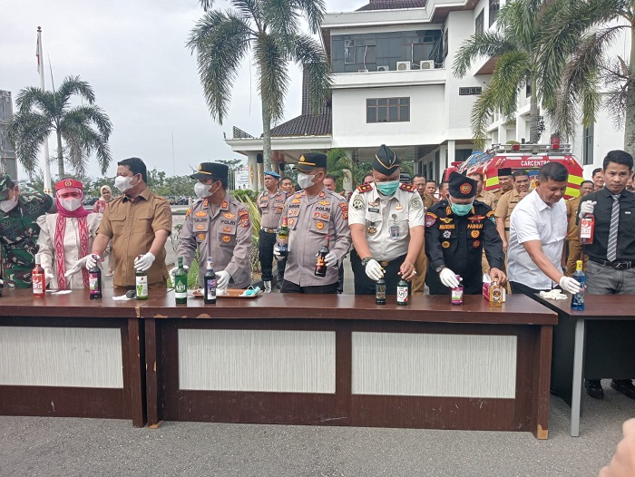 Wabup Saparudin Poti Warning Pengedar Miras: Tidak Ada Tempat untuk Pekat di Rokan Hulu!