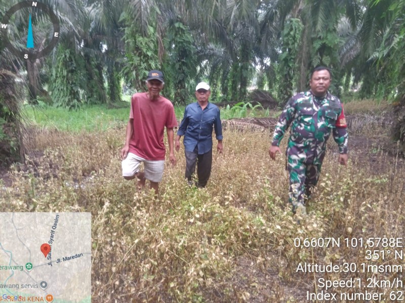 Sertu Rudy A. Panjaitan Patroli Karhutla di Perawang Barat, Pastikan Wilayah Bebas Titik Api