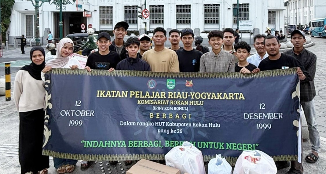 Mahasiswa Rohul di Yogyakarta Bagikan Nasi Kotak, Rayakan HUT ke-26 Kabupaten dengan Aksi Sosial